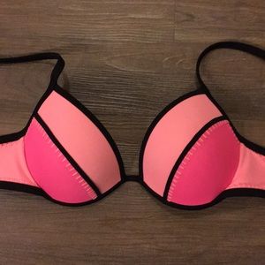 34D Victoria’s Secret bikini top